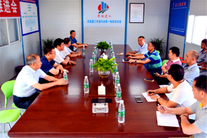 师长深入工地视察华强沟水库工地的简报 师长深入工地视察华强沟水库工地的简报