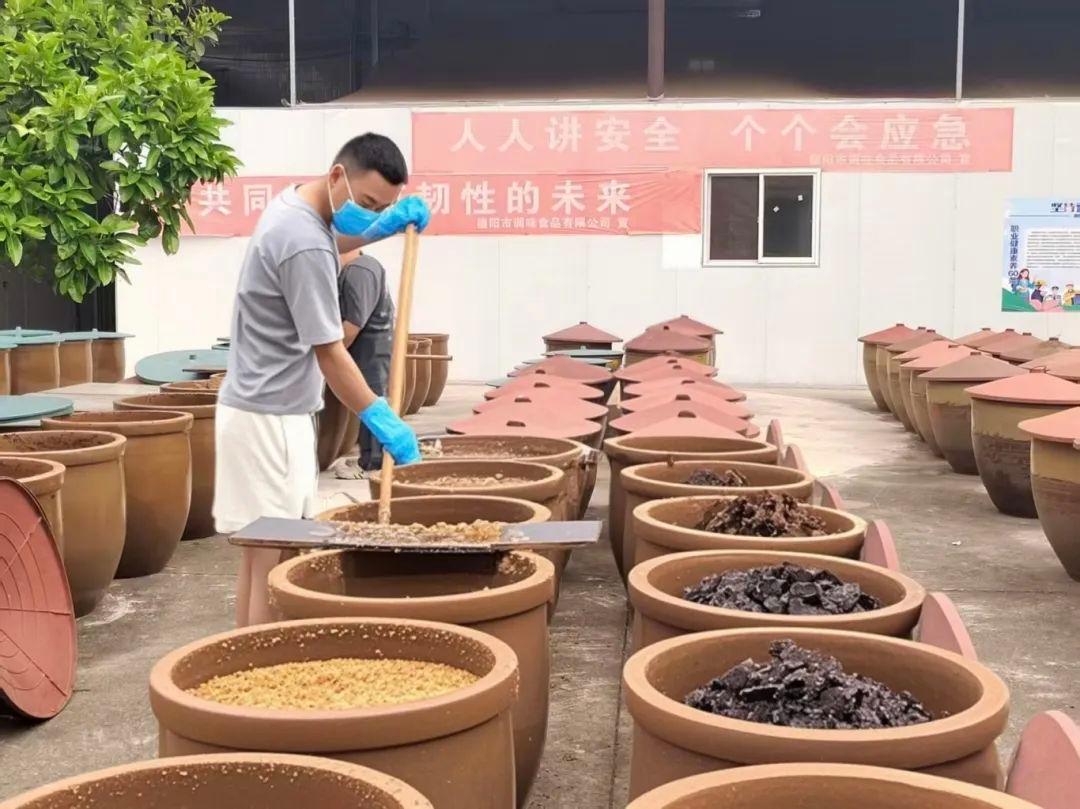 【耕耘五月天】行者故事：脚踏热浪 一步一店传酱香